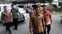 Tiba di Kantor PKS, Prabowo dan Fadli Zon Tersenyum Lebar