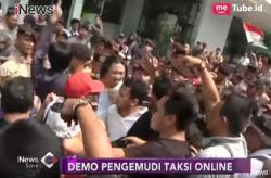 Tuntut Kenaikan Tarif, Pengemudi Taksi Online Demo Kantor Grab