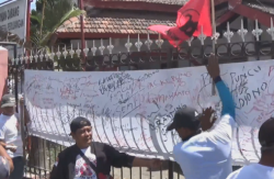 Puluhan Kader Segel Kantor DPC PDIP Kediri terkait Penjaringan Bacaleg