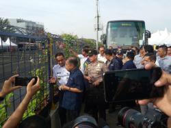 Bareng JK di Tepi Kali Item, Anies: Yang Masih Bau Itu di Medsos