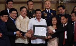 Presiden Filipina Duterte Resmikan UU Otonomi Baru di Wilayah Muslim