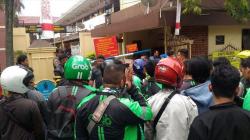 Ratusan Pengendara Ojol Geruduk Mapolrestabes Medan