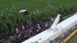 Mobil Boks Terjun Bebas dari Jembatan Layang di Kendal, 2 Orang Kritis