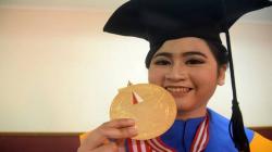 Baru 18 Tahun, Gadis Ini Sudah Menyandang Sarjana Sosial Termuda Undip