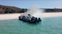 Kapal Cepat Bawa 15 Wisatawan Terbakar di Pulau Padar