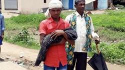 Tak Dapat Ambulans, Pria Ini Gendong Jasad Bayinya Sejauh 5 Km