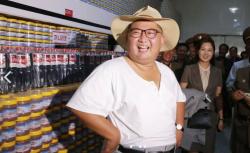 Jarang Terjadi, Kim Jong Un Pakai Kaos Oblong saat Kunjungan Pabrik
