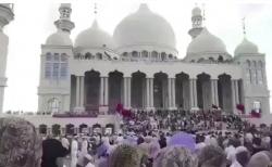 Ratusan Umat Islam Pasang Badan saat Masjid di China Akan Dihancurkan