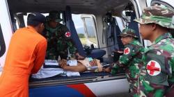 TNI Terbangkan Korban Patah Tulang Leher ke RSAD Mataram untuk Operasi