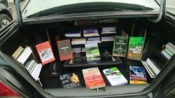 Dosen Fisip Unjani di Cimahi Ubah Mobil Pribadi Jadi Pustaka Keliling