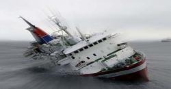 Basarnas Evakuasi 45 Penumpang Kapal Feri Bandeng yang Karam di Maluku