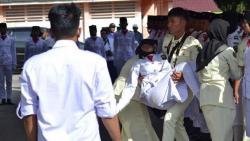 Belum Sarapan, Puluhan Siswa SMP Peserta Gerak Jalan di Ternate Pingsan