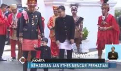Lucunya Jan Ethes Kenakan Beskap di Upacara HUT RI