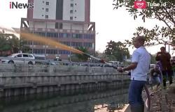 Perindo dan Alumni UGM Sikat Bau Busuk Kali Item dengan Cairan Mikroba