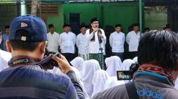 Kenakan Baju Koko dan Sarung, Cak Imin Irup Upacara HUT RI di Bantul