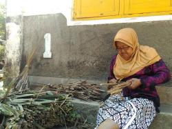 7 Tahun Jualan Sapu Lidi, Mbah Kaminem Akhirnya Berkurban Seekor Sapi