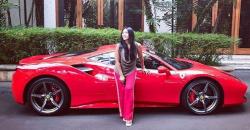 Anggun C Sasmi Pamerkan Mobil Favorit Ferrari 488 GTB