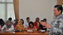 Umroh, Wakil Ketua MPR Fadel Muhammad Absen dari Panggilan KPK 