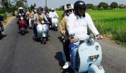 Naik Vespa, Bupati dan Wakil Bupati Kendal Buka Festival Bodri 