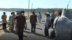 Warga 3 Kabupaten Buka Paksa Pintu Air Waduk Kedungombo di Grobogan