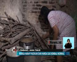 Gas 3 Kg Langka, Warga Jombang Masak Pakai Kayu Bakar