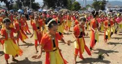 1.000 Penari Geol Cilik Berlenggak-Lenggok di Alun-Alun Banjarnegara