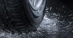 3 Hal Penting yang Harus Anda Perhatikan saat Melintasi Jalan Basah