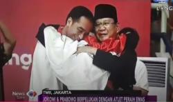 Rayakan Emas, Pesilat Hanifan Gandeng Prabowo dan Jokowi Berpelukan