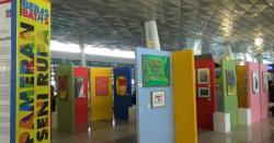 40 Pasien Rumah Sakit Jiwa Pameran Lukisan di Bandara Soekarno Hatta