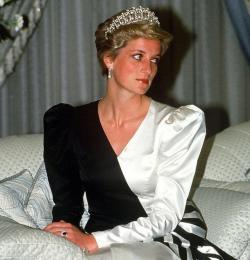 Putri Diana, Ibu Pewaris Takhta Inggris Pernah Hampir Mengenakan Cadar