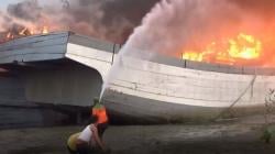 Dilaporkan Tenggelam, Ternyata Kapal Wahyu Ilahi Terbakar di Marapokot