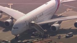 Pesawat Emirates Dikarantina di New York, 10 Penumpang Dibawa ke RS