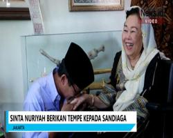 Kunjungi Kediaman Sinta, Sandiaga Diberi Oleh-Oleh Tempe Mendoan