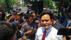 Ratusan Korban Penipuan Apartemen Sipoa Hadang Yusril di PN Surabaya