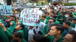 Demo Massa HMI di Gedung BI Medan Ricuh, Massa Desak Menkeu Dicopot