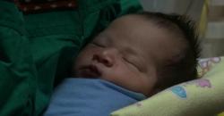 Tak Punya Biaya, Wati Terpaksa Melahirkan Bayinya di Kolong Tol