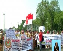 Tuntut Naikkan Upah, Guru Honorer Tegal Unjuk Rasa di Istana Negara