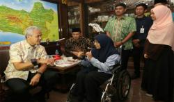 Ciptakan Gelang Getar Salat, Mahasiswi Unissula Ini Disanjung Ganjar 