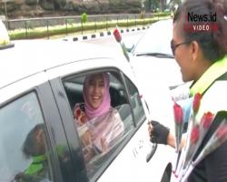 Tarif Dinilai Rendah, Ojek Online Bagikan 1.300 Bunga Mawar ke Pengguna Jalan