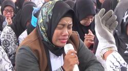 Demo Ribuan Guru Honorer Protes CPNS di Malang Diwarnai Isak Tangis