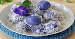 Mencicipi Klepon Bunga Telang, Miliki Warna Biru Alami dan Legit