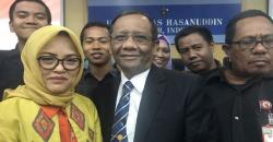 Mahfud MD Beri Kuliah Umum Pancasila di Unhas, Pengunjung Membeludak