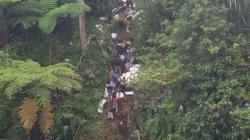 Truk Kemiri Masuk Jurang Ratusan Meter di Pagaralam, Kernet Tewas