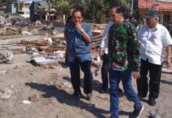 Kenakan Jaket Loreng di Palu, Jokowi Beri Semangat ke Prajurit TNI