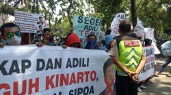 Demo di PN Surabaya, Korban Sipoa Minta Dalang Penipuan Dicekal