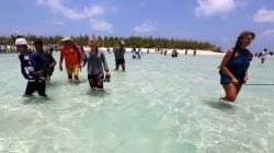 Peserta Wonderful Sail Indonesia Menikmati Keindahan Pulau Noko Bawean