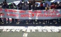 Demo Massa di Surabaya Desak Polisi Adili Tokoh Nasional Penyebar Hoax