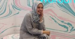 Terungkap, Rahasia Kulit Glowing dan Awet Muda Dewi Sandra