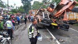 Jalur Medan-Karo Lumpuh Usai Tabrakan, Polisi Berlakukan Buka Tutup