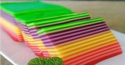 Menikmati Jajanan Tradisional Kue Lapis Pelangi, Rasanya Legit